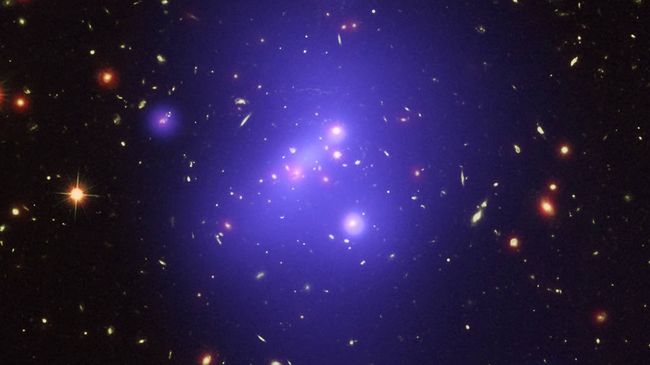 Основную массу скопления галактик IDCS 1426 составляет темная материя Основную массу скопления галактик IDCS 1426 составляет темная материя