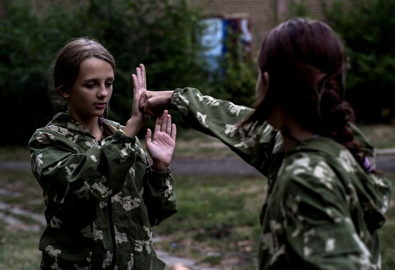 Военно-патриотический клуб для молодежи Доброволец в Луганске Военно-патриотический клуб для молодежи Доброволец в Луганске