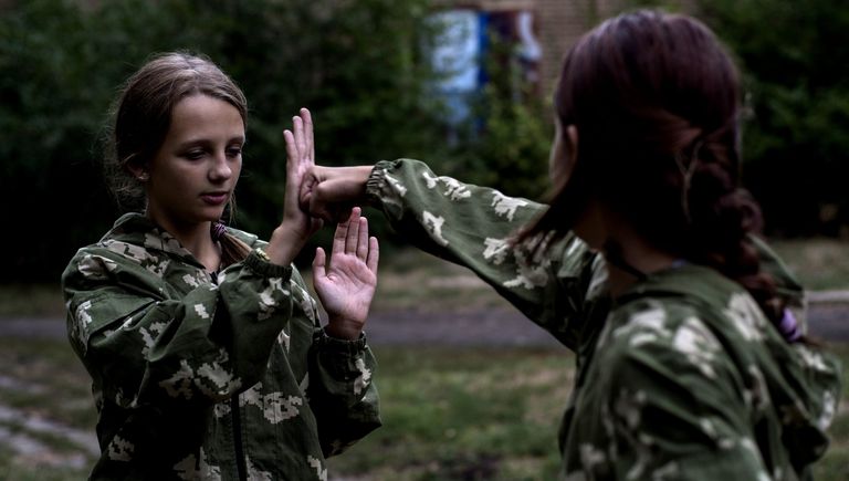 Военно-патриотический клуб для молодежи Доброволец в Луганске Военно-патриотический клуб для молодежи Доброволец в Луганске