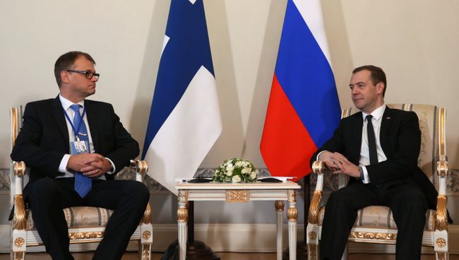 Премьер-министр РФ Д. Медведев встретился в Санкт-Петербурге с премьер-министром Финляндии Ю. Сипилей Премьер-министр РФ Д. Медведев встретился в Санкт-Петербурге с премьер-министром Финляндии Ю. Сипилей