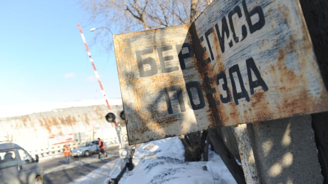 Железнодорожный переезд. Архивное фото Железнодорожный переезд. Архивное фото