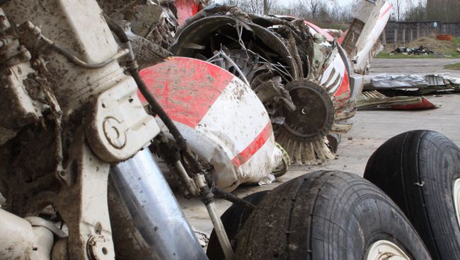Обломки польского правительственного самолета Ту-154. Архивное фото Обломки польского правительственного самолета Ту-154. Архивное фото