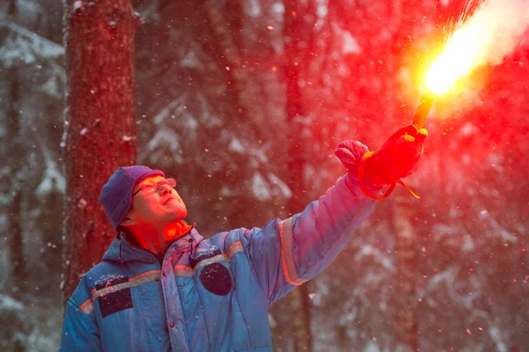 Астронавт ДжАКСА Норишиге Канаи во время тренировки по выживанию в зимнем лесу Астронавт ДжАКСА Норишиге Канаи во время тренировки по выживанию в зимнем лесу