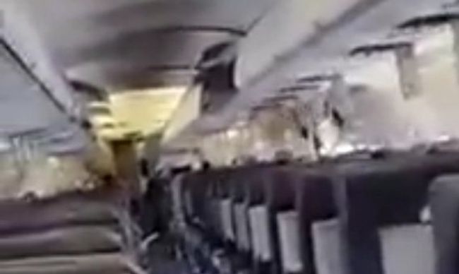 После взрыва самолет Daallo Airlines летел с дырой в фюзеляже После взрыва самолет Daallo Airlines летел с дырой в фюзеляже
