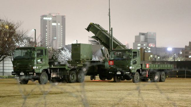 Зенитно-ракетный комплекс Patrio возле министерства обороны в Токио. Архив Зенитно-ракетный комплекс Patrio возле министерства обороны в Токио. Архив