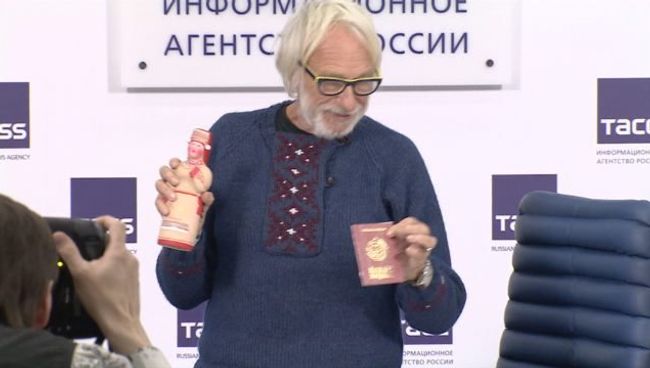 Пьер Ришар получил паспорт мордвина и объяснил, почему не поехал в Крым Пьер Ришар получил паспорт мордвина и объяснил, почему не поехал в Крым