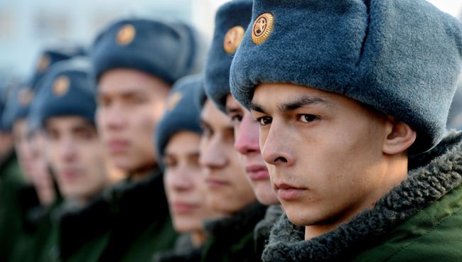 Военнослужащие на Курильских островах. Архивное фото Военнослужащие на Курильских островах. Архивное фото