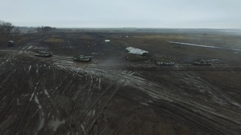 Тактические военные учения под Донецком. Съемка с воздуха Тактические военные учения под Донецком. Съемка с воздуха
