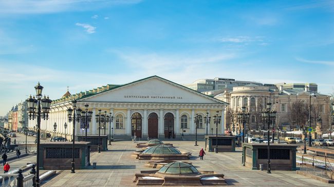 Центральный выставочный зал Манеж в Москве. Архивное фото Центральный выставочный зал Манеж в Москве. Архивное фото