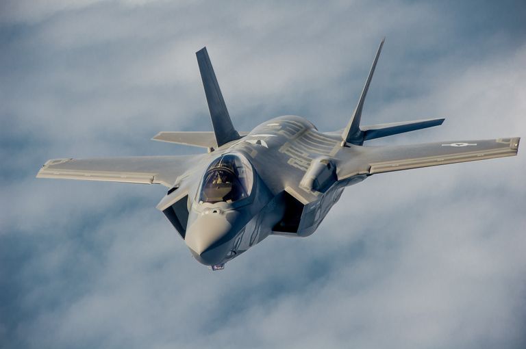 Американский истребитель Lockheed Martin F-35 Lightning II Американский истребитель Lockheed Martin F-35 Lightning II