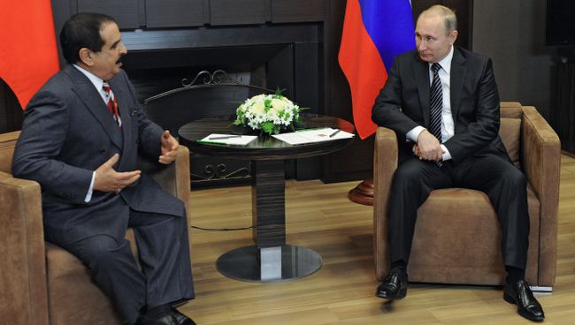Президент России Владимир Путин и король Бахрейна Хамад бен Иса аль-Халифа во время встречи в резиденции Бочаров ручей Президент России Владимир Путин и король Бахрейна Хамад бен Иса аль-Халифа во время встречи в резиденции Бочаров ручей