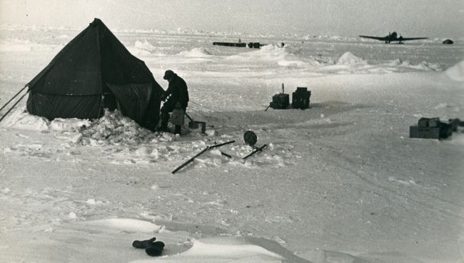 Лагерь воздушной экспедиции под руководством профессора Гаккеля Я.Я. 1948
