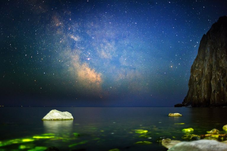 Ночное небо из бухты Саган-Заба на озере Байкал Ночное небо из бухты Саган-Заба на озере Байкал