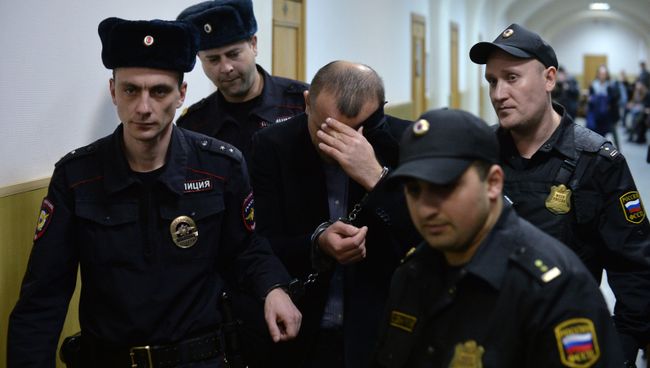 Бывший директор аэропорта Домодедово Вячеслав Некрасов в Басманном суде Москвы. Архивное фото Бывший директор аэропорта Домодедово Вячеслав Некрасов в Басманном суде Москвы. Архивное фото