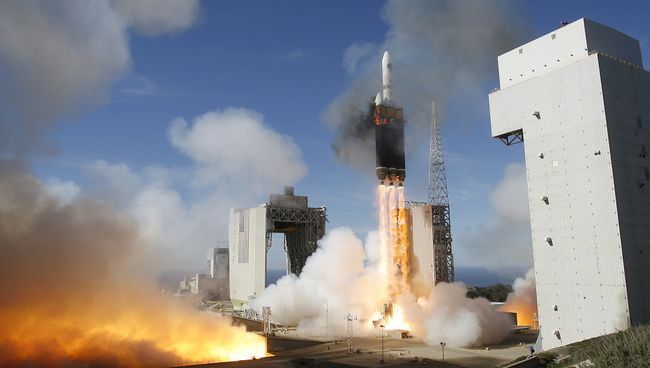 Запуск ракеты Delta 4 Heavy с базы ВВС США Ванденберг. Архивное фото Запуск ракеты Delta 4 Heavy с базы ВВС США Ванденберг. Архивное фото