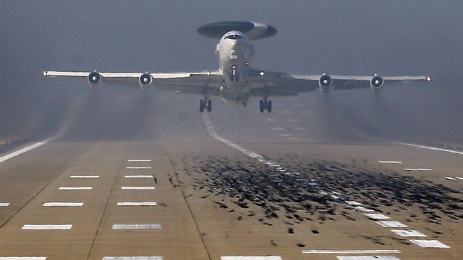 Самолет Boeing E-3 Sentry AWACS Самолет Boeing E-3 Sentry AWACS