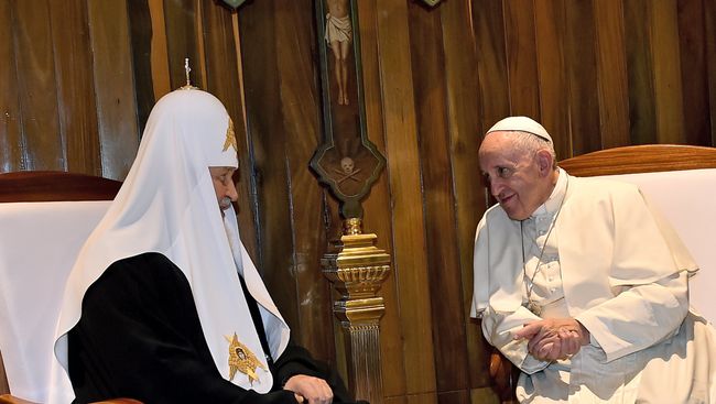 Встреча патриарха Московского и всея Руси Кирилла и папы римского Франциска в аэропорту Гаваны, 12 февраля 2016 Встреча патриарха Московского и всея Руси Кирилла и папы римского Франциска в аэропорту Гаваны, 12 февраля 2016