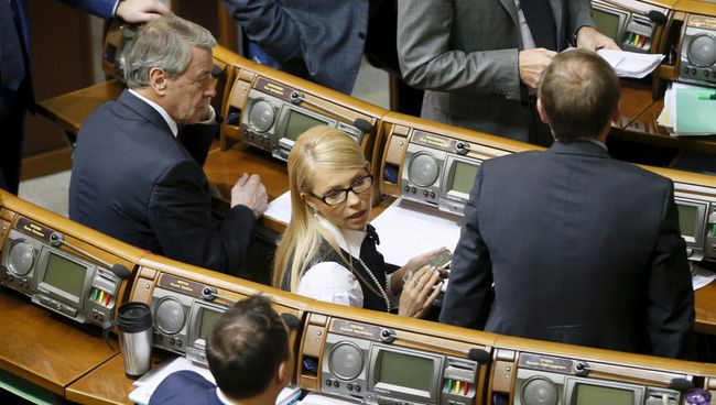 Бывший украинский премьер Юлия Тимошенко на заседании Верховной Рады Украины в Киеве 16 февраля 2016 года Бывший украинский премьер Юлия Тимошенко на заседании Верховной Рады Украины в Киеве 16 февраля 2016 года