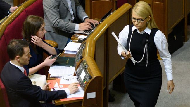 Лидер фракции ВО Батькивщина Юлия Тимошенко на заседании Верховной Рады Украины, 16 февраля 2016 Лидер фракции ВО Батькивщина Юлия Тимошенко на заседании Верховной Рады Украины, 16 февраля 2016