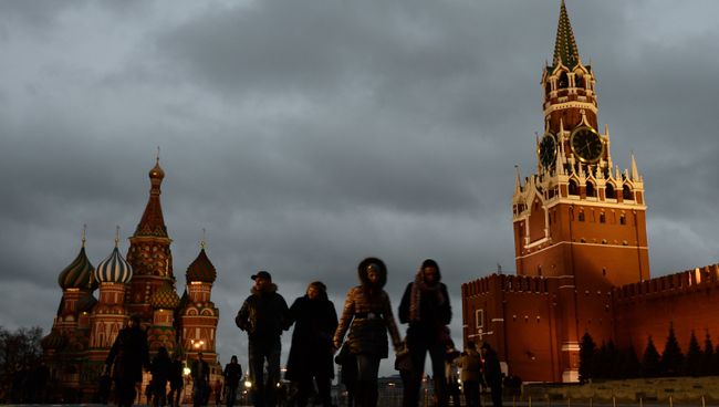 Люди на Красной площади в Москве Люди на Красной площади в Москве