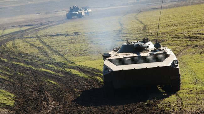 Военная техника ополчения ДНР во время учений Военная техника ополчения ДНР во время учений