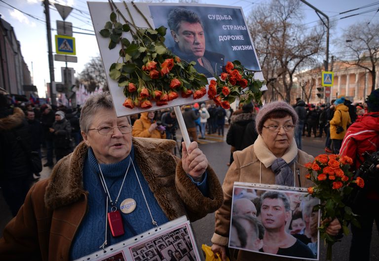 Участники марша памяти, посвященного годовщине гибели политика, общественного деятеля Бориса Немцова Участники марша памяти, посвященного годовщине гибели политика, общественного деятеля Бориса Немцова