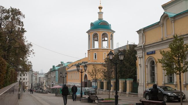 Воссозданные колокольня и приходской дом храма Космы и Дамиана в Шубине, Москва Воссозданные колокольня и приходской дом храма Космы и Дамиана в Шубине, Москва