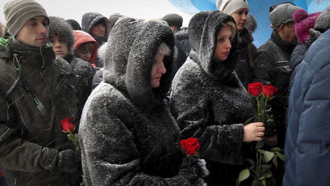 Церемония прощания с шахтерами, погибшими в результате аварии на шахте Северная Церемония прощания с шахтерами, погибшими в результате аварии на шахте Северная