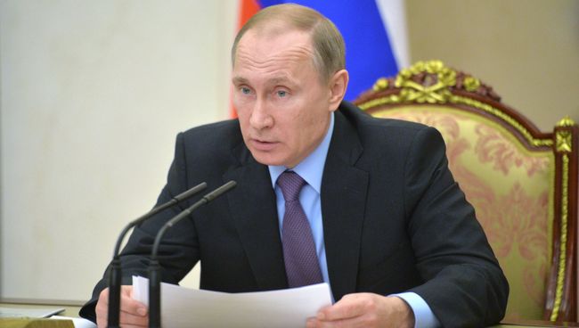 Президент РФ В. Путин. Архивное фото