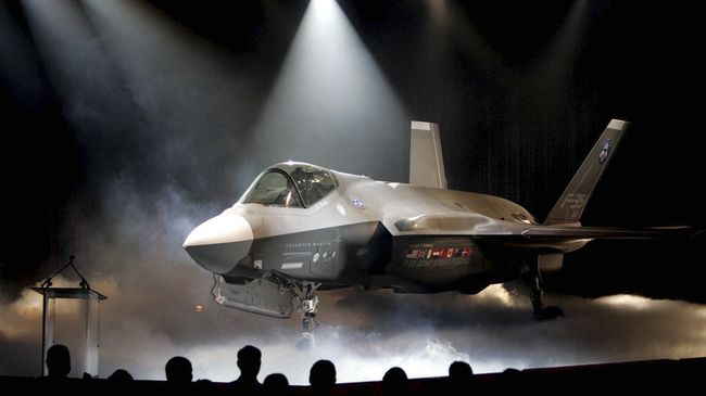 Истребитель-бомбардировщик Lockheed Martin F-35. Архивное фото Истребитель-бомбардировщик Lockheed Martin F-35. Архивное фото