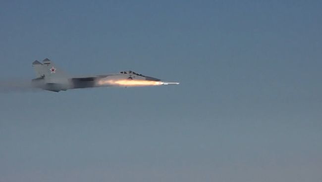 МиГ-31БМ уничтожили ракеты противника на расстоянии до 40 км. Кадры учений МиГ-31БМ уничтожили ракеты противника на расстоянии до 40 км. Кадры учений