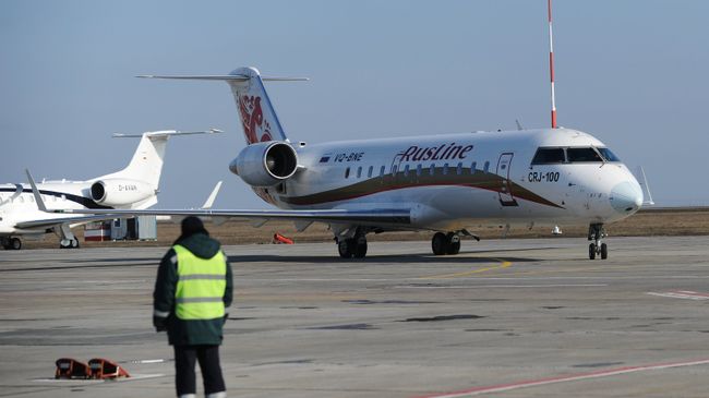 Самолет авиакомпании РусЛайн Самолет авиакомпании РусЛайн