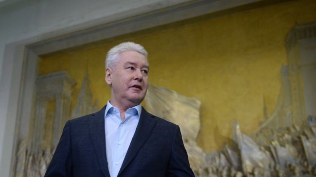 Мэр Москвы Сергей Собянин выступает на церемонии открытия после реставрации горельефа Евгения Вучетича Знаменосцу мира, советскому народу — слава! на ВДНХ