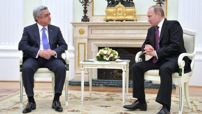 Президент России Владимир Путин и президент Армении Серж Саргсян во время встречи в Кремле. Архив Президент России Владимир Путин и президент Армении Серж Саргсян во время встречи в Кремле. Архив