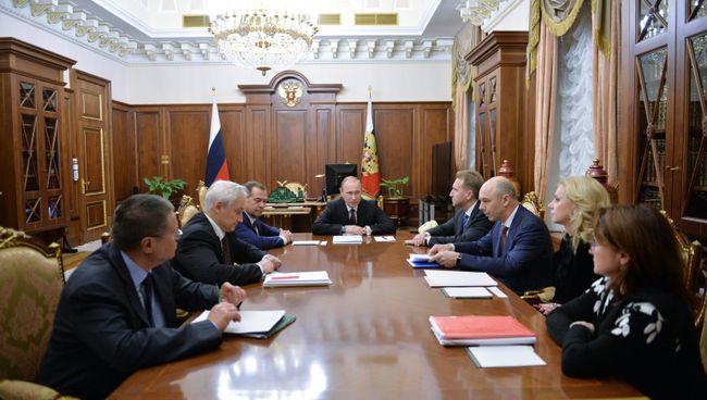 Владимир Путин провел совещание по экономическим вопросам в Кремле Владимир Путин провел совещание по экономическим вопросам в Кремле