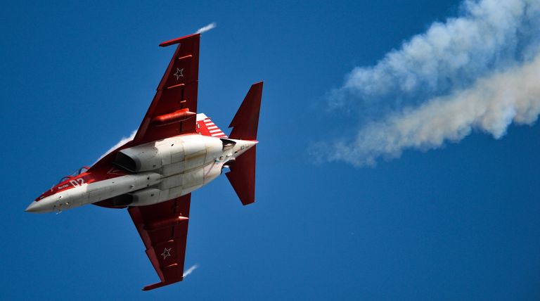 Самолет Як-130 во время выступления на Международном авиационно-космическом салоне МАКС 2015 Самолет Як-130 во время выступления на Международном авиационно-космическом салоне МАКС 2015