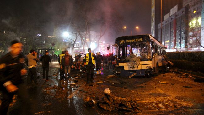 На месте теракта в Анкаре, 13 марта 2016