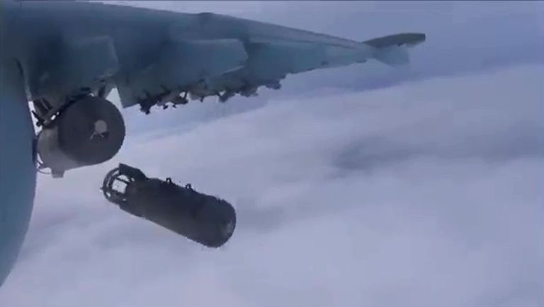 Самолеты Cу-25 российских Воздушно-космических сил нанесли точечные удары по укрепленному опорному пункту террористов в провинции Хама Самолеты Cу-25 российских Воздушно-космических сил нанесли точечные удары по укрепленному опорному пункту террористов в провинции Хама