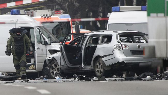 На месте взрыва автомобиля в Германии. 15 марта 2016 На месте взрыва автомобиля в Германии. 15 марта 2016