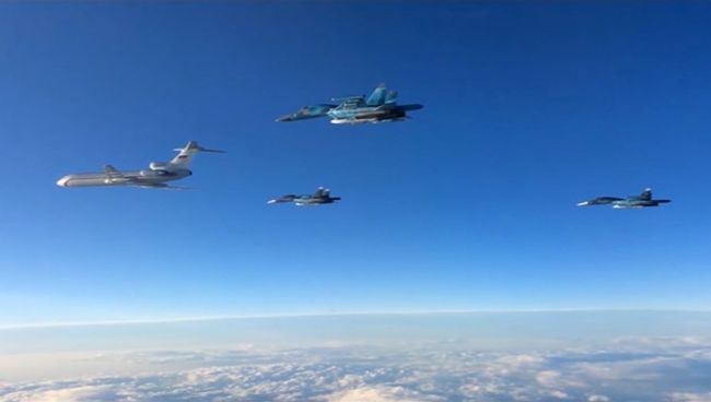 Российские самолеты группами вылетали с сирийской авиабазы в РФ Российские самолеты группами вылетали с сирийской авиабазы в РФ