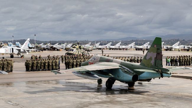 Подготовка экипажей ВКС России к вылету на Родину с авиабазы Хмеймим. Архивное фото
