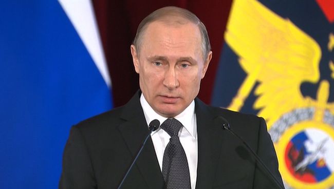 Путин призвал не допустить в России ситуацию с незаконной миграцией, как в ЕС Путин призвал не допустить в России ситуацию с незаконной миграцией, как в ЕС