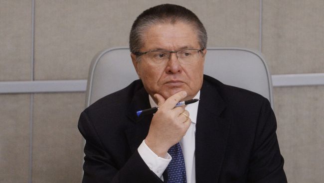 Министр экономического развития РФ Алексей Улюкаев во время правительственного часа на пленарном заседании Государственной Думы РФ. Архив Министр экономического развития РФ Алексей Улюкаев во время правительственного часа на пленарном заседании Государственной Думы РФ. Архив