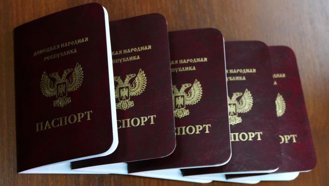 Паспорта граждан Донецкой Народной Республики, которые начали выдавать в Донецке Паспорта граждан Донецкой Народной Республики, которые начали выдавать в Донецке