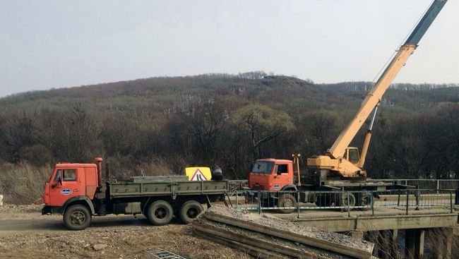 На месте обрушения моста в селе Яконовка Приморского края На месте обрушения моста в селе Яконовка Приморского края