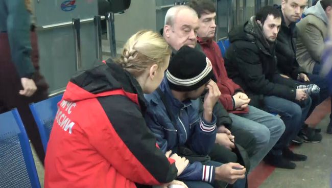 Психологи успокаивали родственников жертв авиакрушения под Ростовом-на-Дону Психологи успокаивали родственников жертв авиакрушения под Ростовом-на-Дону