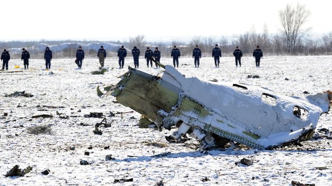 Поисковые работы на месте крушения лайнера Boeing 737-800, летевшего из Дубая. Архивное фото