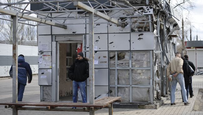 Остановка общественного транспорта на одной из улиц в Донецке Остановка общественного транспорта на одной из улиц в Донецке