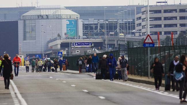 У аэропорта в Брюсселе, где произошел взрыв. 22 марта 2016 У аэропорта в Брюсселе, где произошел взрыв. 22 марта 2016
