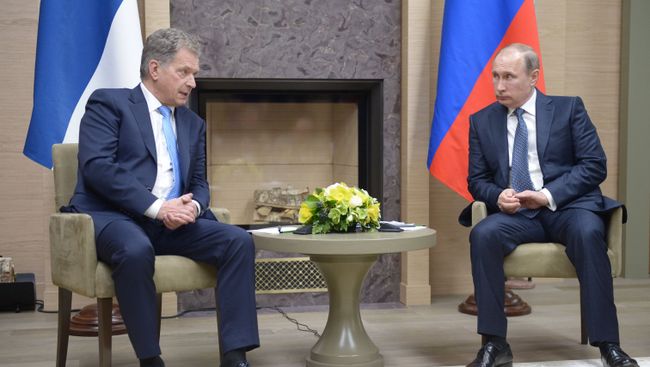 Президент России Владимир Путин и президент Финляндии Саули Ниинистё во время встречи в резиденции Ново-Огарево Президент России Владимир Путин и президент Финляндии Саули Ниинистё во время встречи в резиденции Ново-Огарево